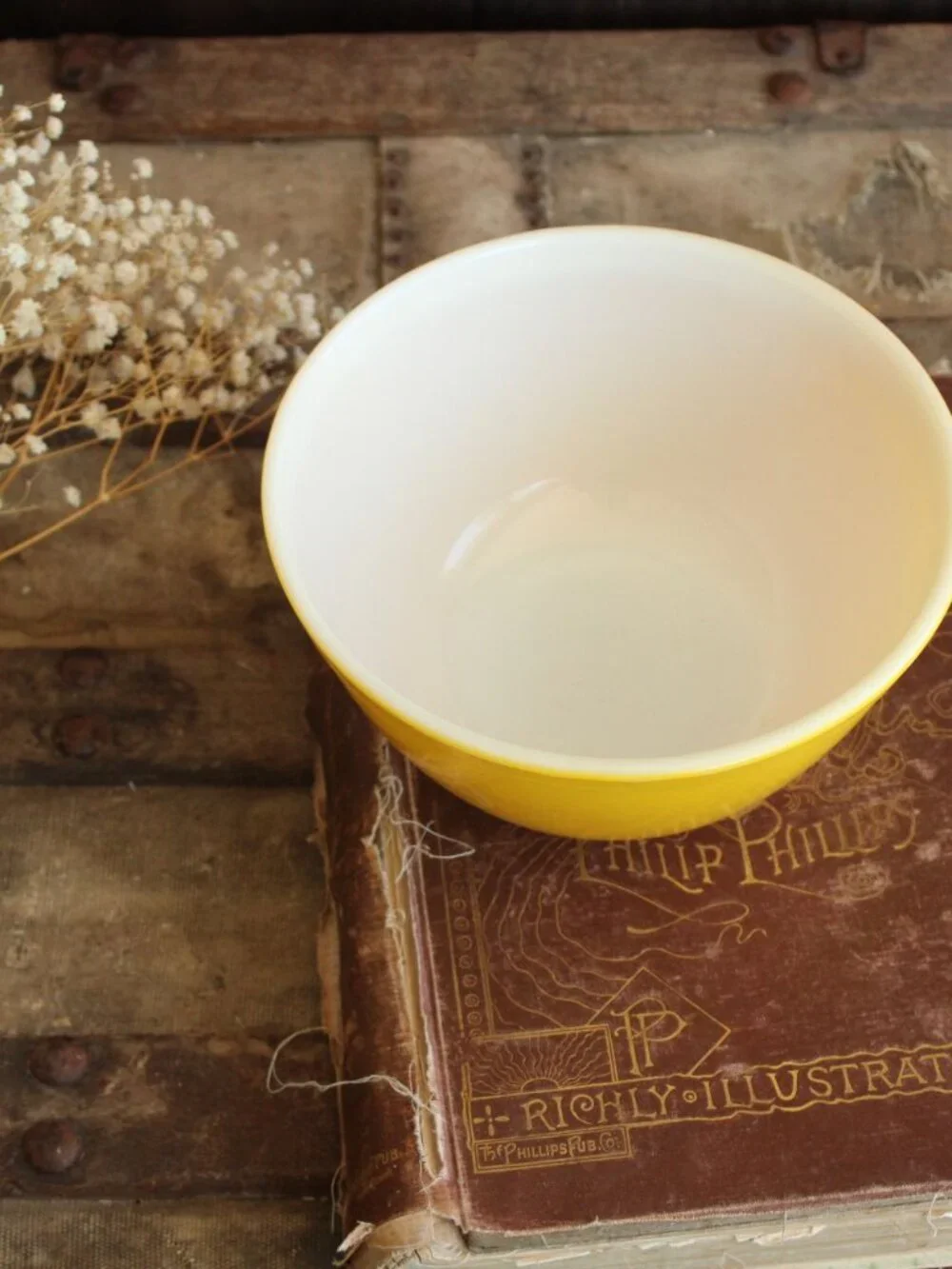 Vintage 1960s 1970s Pyrex #402 Yellow Daisy Mixing Bowl, 1.5 Quart, Retro Kitche